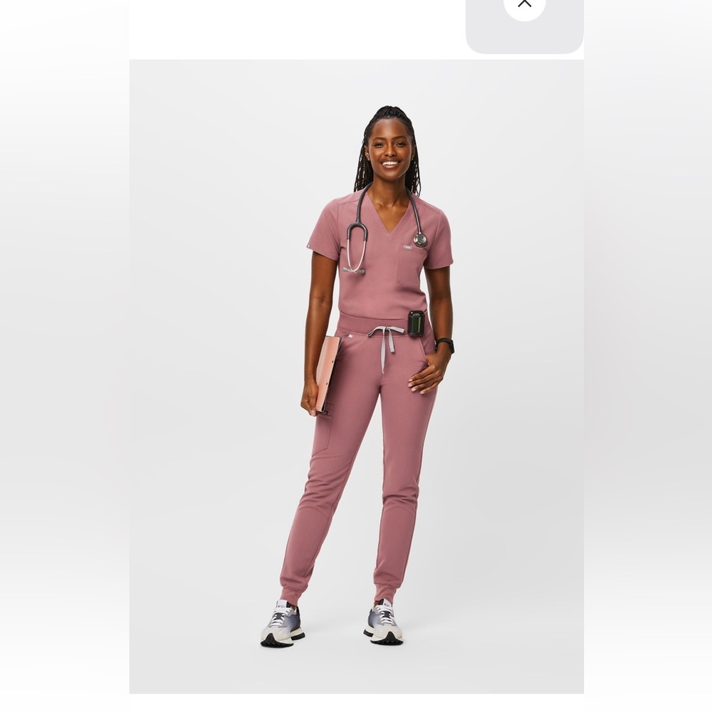 Mauve Figs jogger set. 3 pocket scrub top with Zamora jogger scrubs